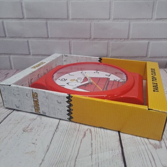 Peanuts Snoopy Tabletop Clock, 2025 Woodstock Charlie Brown Accutime - Picture 5 of 6